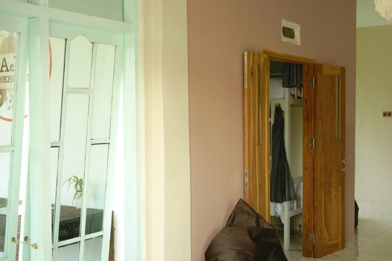 Hostel Bajo Bunkhouse Labuan Bajo Zewnętrze zdjęcie